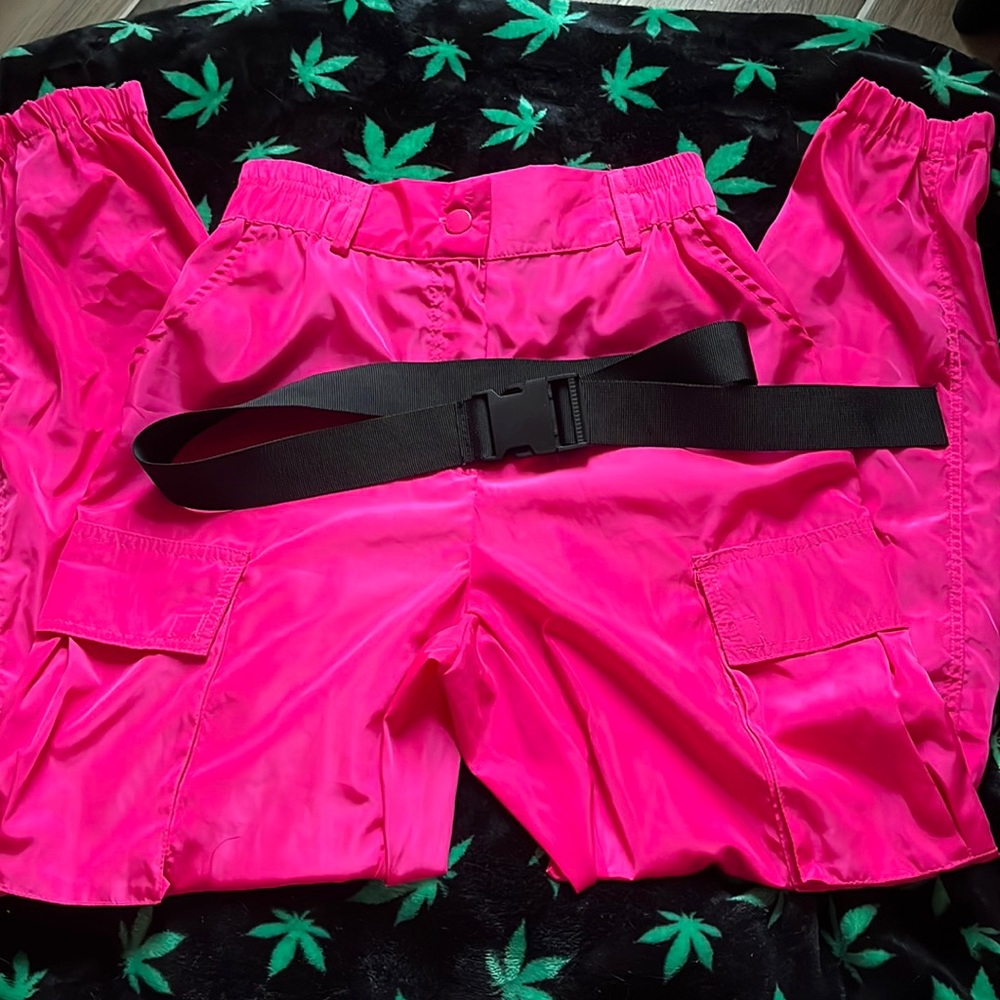 Hot pink wind breaker pants 🩷